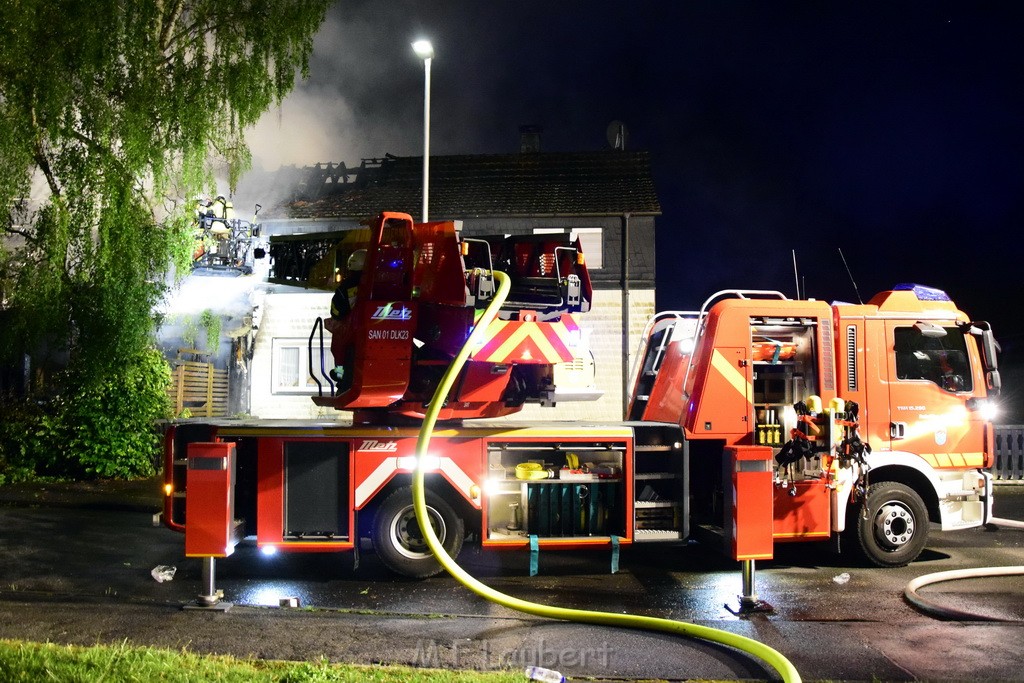 Grossfeuer Einfamilienhaus Siegburg Muehlengrabenstr P0134.JPG - Miklos Laubert